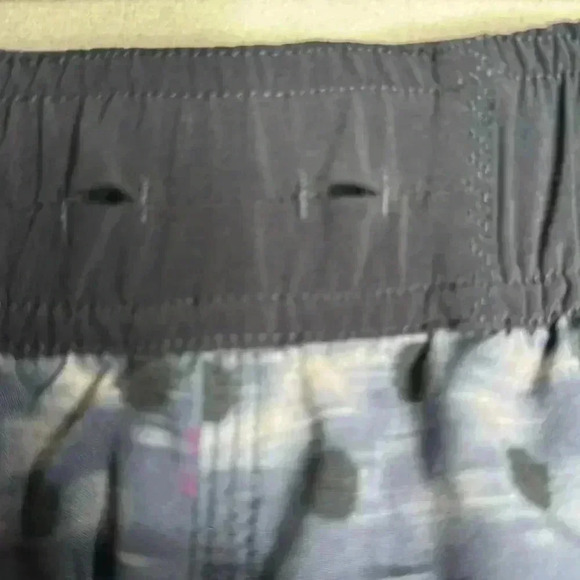 Lululemon Colorful Polkadot High  Rise Reversible Shorts 4" - Picture 4 of 7